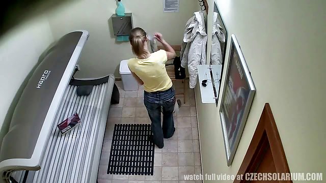 与大鸡蛋和长迪克搞砸金发在紧肛门