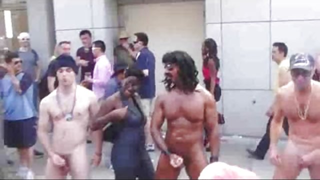 红头发的变性人吸他男朋友的鸡巴