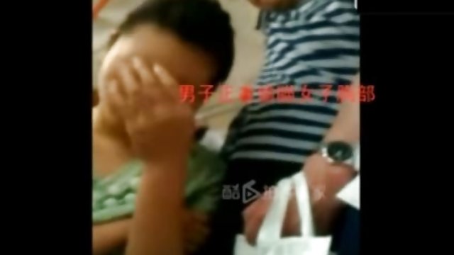 杜德带来了小屋丰满的卖淫,在那里他等待他的4个队友,婊子必须经得起这个考验,她应付这个问题,吸吮他们的成员,她的皮萨和肛门采取这些脂肪,肮脏的成员