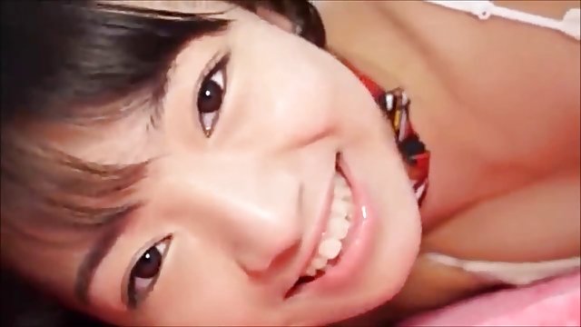 尼日尔插入一个蓝眼睛的金发女郎的拳头